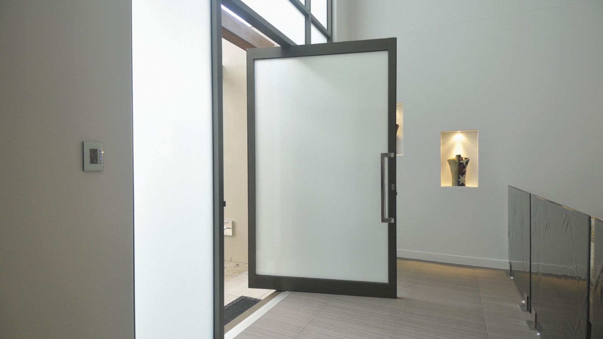 Black Aluminium Pivot Door With Obscure Glass 1 1024x576@2x 