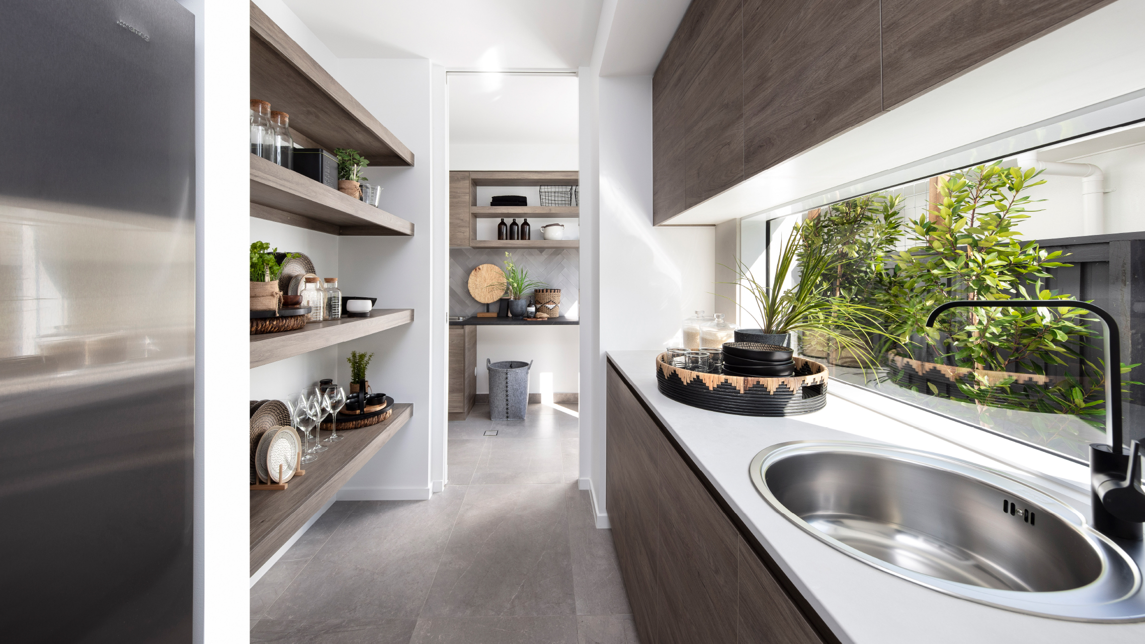 White Kitchen Aluminium Window Splashback